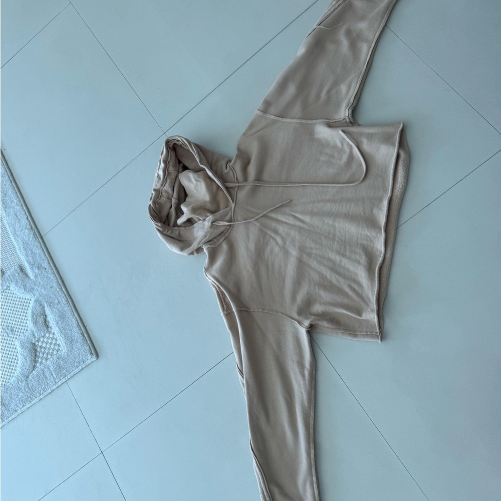 ALO Yoga Cream Cropped Hoodie